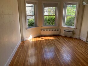 98 Lancaster Ter, Unit 105 in Brookline, MA - Foto de edificio - Building Photo