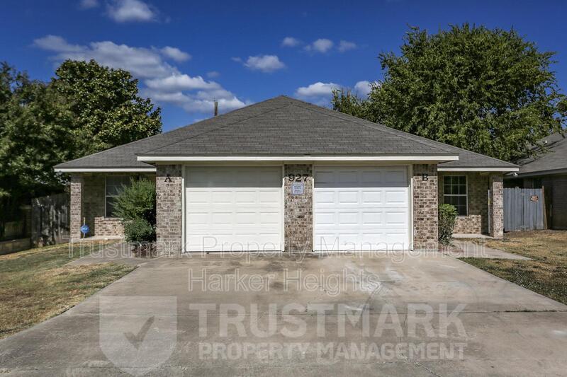 927 Pinewood Dr in Harker Heights, TX - Foto de edificio