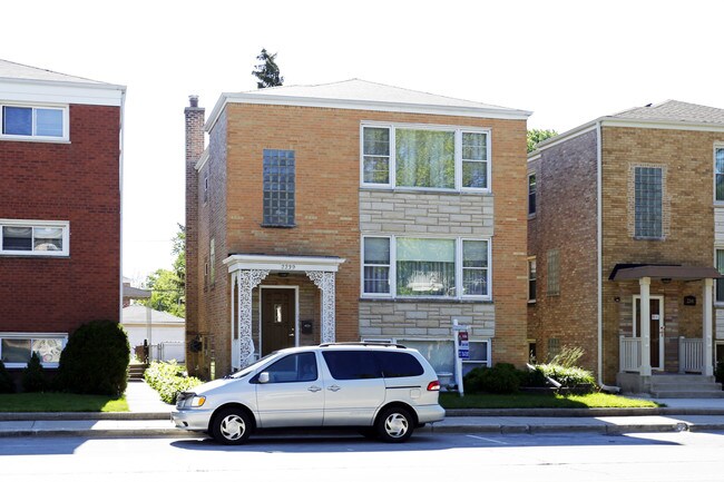 2239 S 17th Ave in North Riverside, IL - Foto de edificio - Building Photo