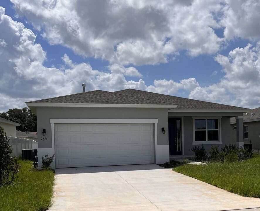 7774 SW 59th St in Ocala, FL - Foto de edificio