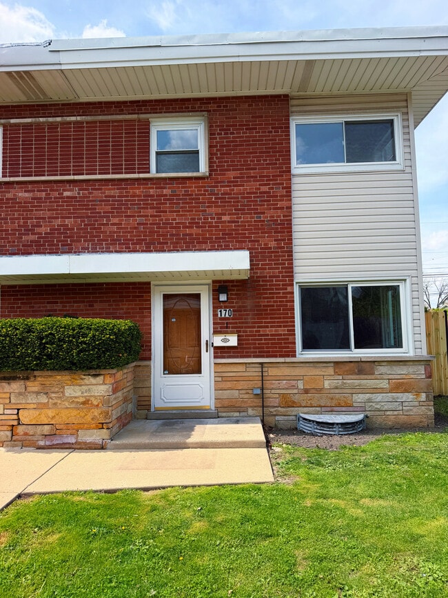 170 E Northwest Hwy in Des Plaines, IL - Building Photo - Building Photo