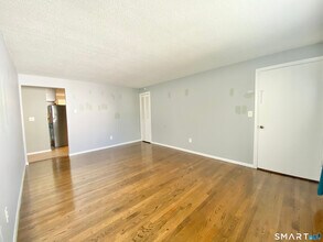 24 College St in Clinton, CT - Building Photo - Building Photo