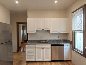 7 Belknap St, Unit #3 in Somerville, MA - Building Photo - Building Photo