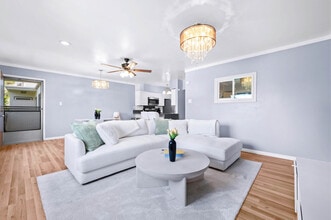 12801 Moorpark St, Unit 308 in Studio City, CA - Foto de edificio - Building Photo