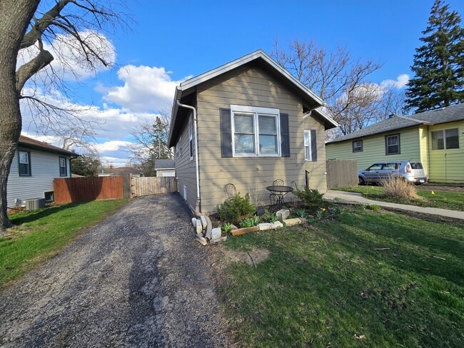 185 Pick Ave in Elmhurst, IL - Building Photo - Building Photo