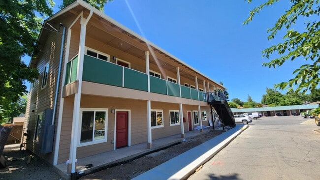 728 W 1st Ave in Chico, CA - Building Photo - Building Photo