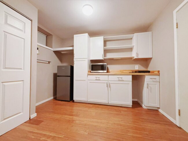 property at 915 6th Ave N