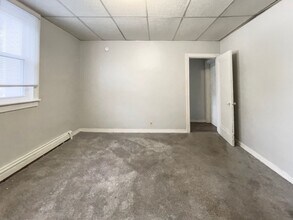 805 W University Ave in Muncie, IN - Foto de edificio - Building Photo