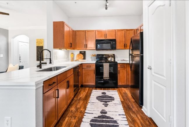 6900 Lake Woodlands Dr in Spring, TX - Building Photo