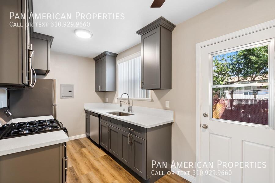 2795 Glenwood Pl in South Gate, CA - Building Photo
