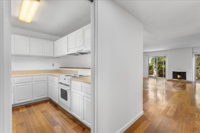 1131 Vía Alamosa in Alameda, CA - Building Photo - Building Photo