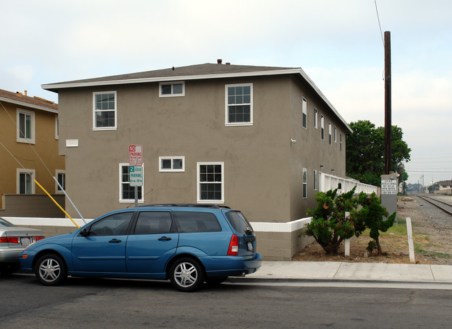 12443 Grevillea Ave in Hawthorne, CA - Foto de edificio - Building Photo