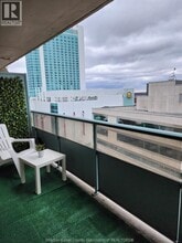 111 Riverside Dr E in Windsor, ON - Foto de edificio - Building Photo