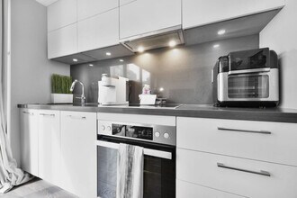 170 Cumberland St, Unit SI ID1388911P in Toronto, ON - Building Photo - Building Photo