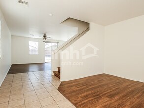 3213 W Apollo Rd in Phoenix, AZ - Foto de edificio - Building Photo