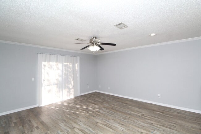 1305 Foxborough Dr in Pensacola, FL - Foto de edificio - Building Photo