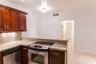 900 Meridian Ave in Miami Beach, FL - Building Photo - Building Photo