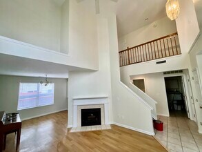 506 Beals St in Carmel, IN - Foto de edificio - Building Photo