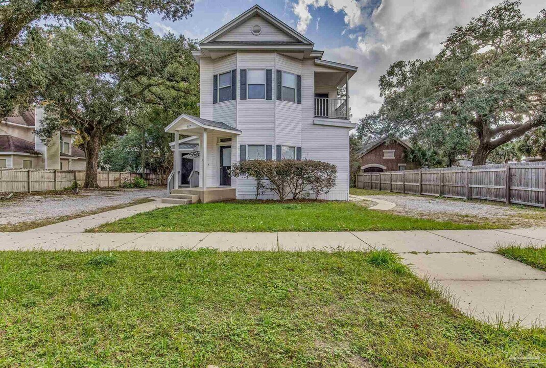 917 E Lee St in Pensacola, FL - Building Photo