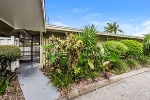 6906 El Centro Ct in Tampa, FL - Building Photo