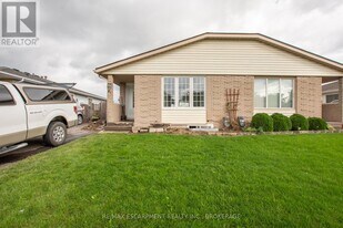 81 Marc Blvd in Welland, ON - Building Photo