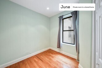 Private bedroom in 2 bed/1 bath Home in New York, NY - Building Photo - Building Photo