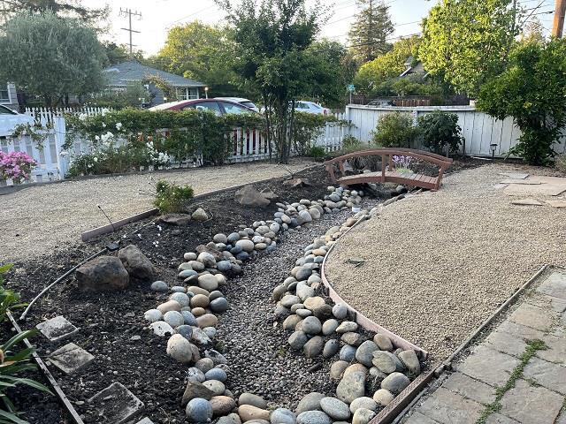 2011 Ashton Ave in Menlo Park, CA - Building Photo - Building Photo