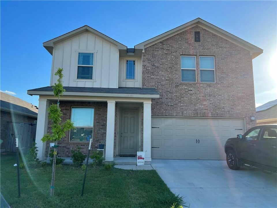 14020 Kira Ln in Manor, TX - Building Photo