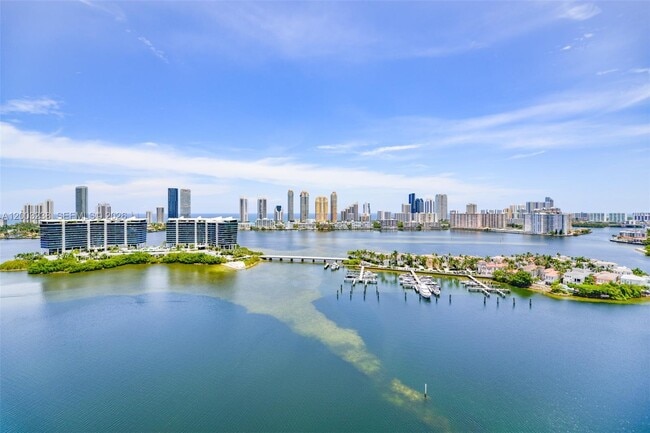 3201 NE 183rd St in Aventura, FL - Foto de edificio - Building Photo