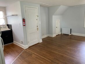 330 1/2 North White Street, Unit Apt. B (upstairs) in Carrollton, GA - Foto de edificio - Building Photo