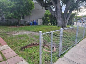 2452 SW 5th St in Miami, FL - Building Photo - Building Photo