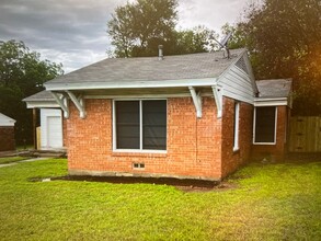 6420 Camp Bowie Blvd in Fort Worth, TX - Foto de edificio - Building Photo