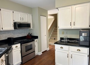 45 Stevens Ct in Bedminster, NJ - Foto de edificio - Building Photo