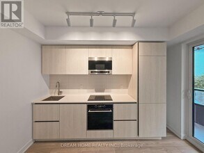 120 Broadway Ave in Toronto, ON - Building Photo - Building Photo