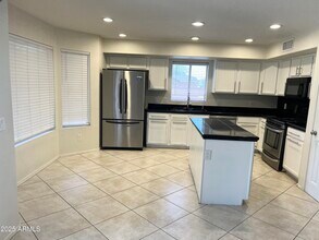 8883 W Maryland Ave in Glendale, AZ - Building Photo - Building Photo