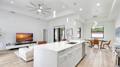 306 E Clay Ave in Brandon, FL - Building Photo - Building Photo