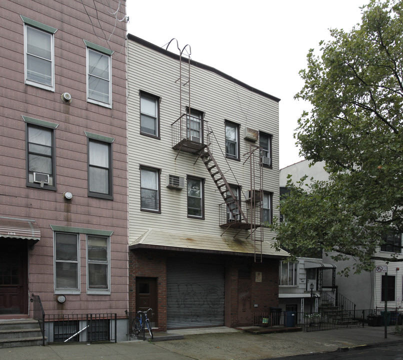 182 Jackson St in Brooklyn, NY - Building Photo