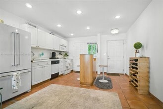 1170 NE 191st St in Miami, FL - Building Photo - Building Photo