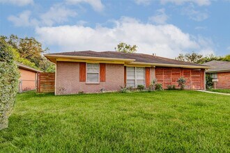230 Bizerte St in Houston, TX - Building Photo - Building Photo