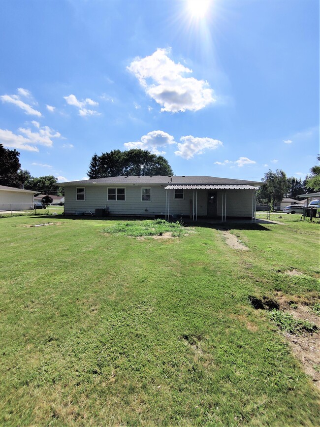 702 N West St in Plano, IL - Building Photo - Building Photo