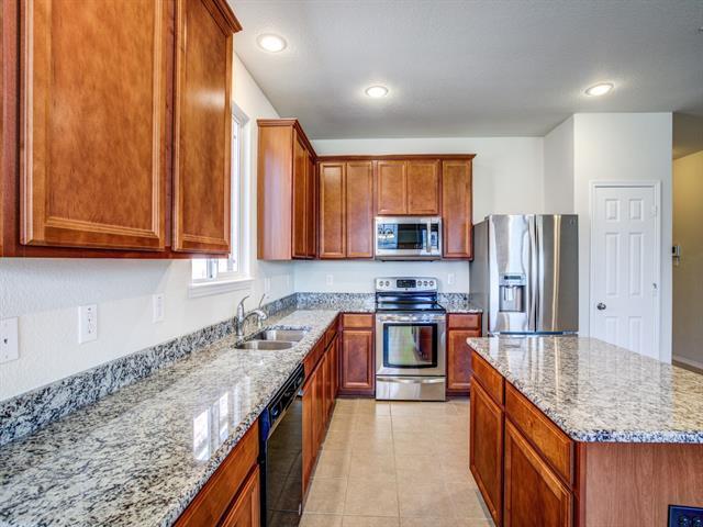 8117 Kurgan Trail in Fort Worth, TX - Building Photo