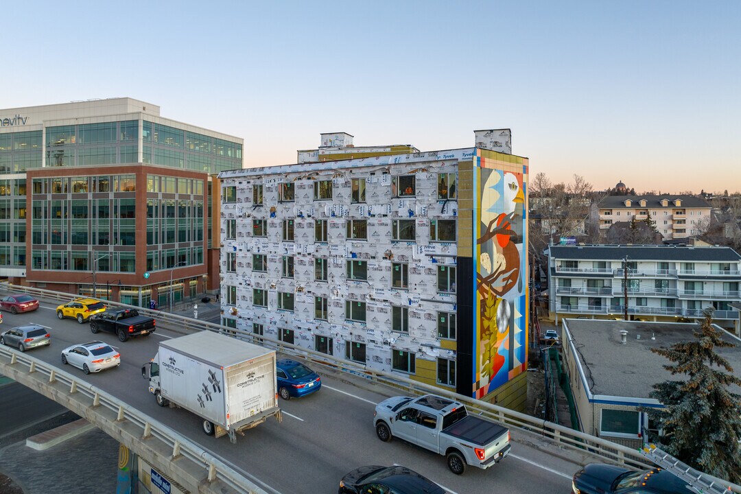 Flyover Block in Calgary, AB - Building Photo