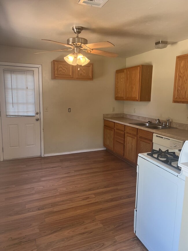 405 Armstrong St in Moore, OK - Building Photo - Building Photo