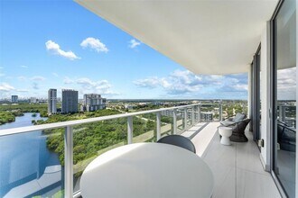 17111 Biscayne Blvd, Unit 2202 in Aventura, FL - Building Photo - Building Photo