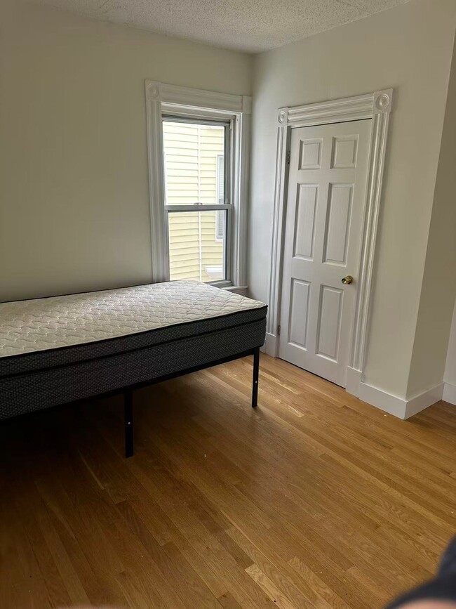 18 Bradbury St in Boston, MA - Foto de edificio - Building Photo