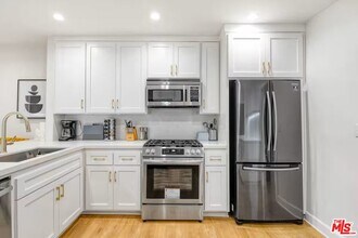 735 N Ogden Dr in Los Angeles, CA - Building Photo - Building Photo