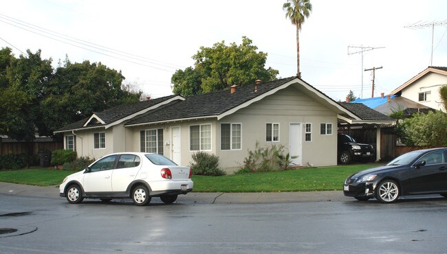 837 Park Dr in Mountain View, CA - Foto de edificio - Building Photo