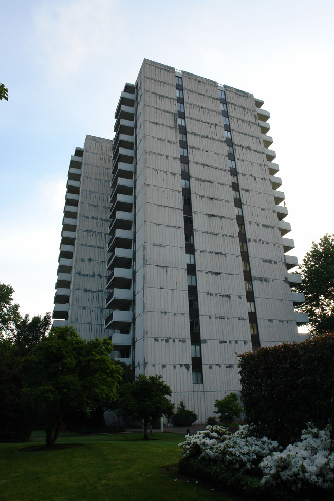 Grant Tower in Portland, OR - Building Photo - Building Photo