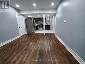 56 Powell Dr in Brampton, ON - Building Photo - Building Photo