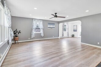 61 Wakeley St in Shelton, CT - Building Photo - Building Photo